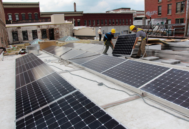 Rooftop-community-solar-array-SunCommon