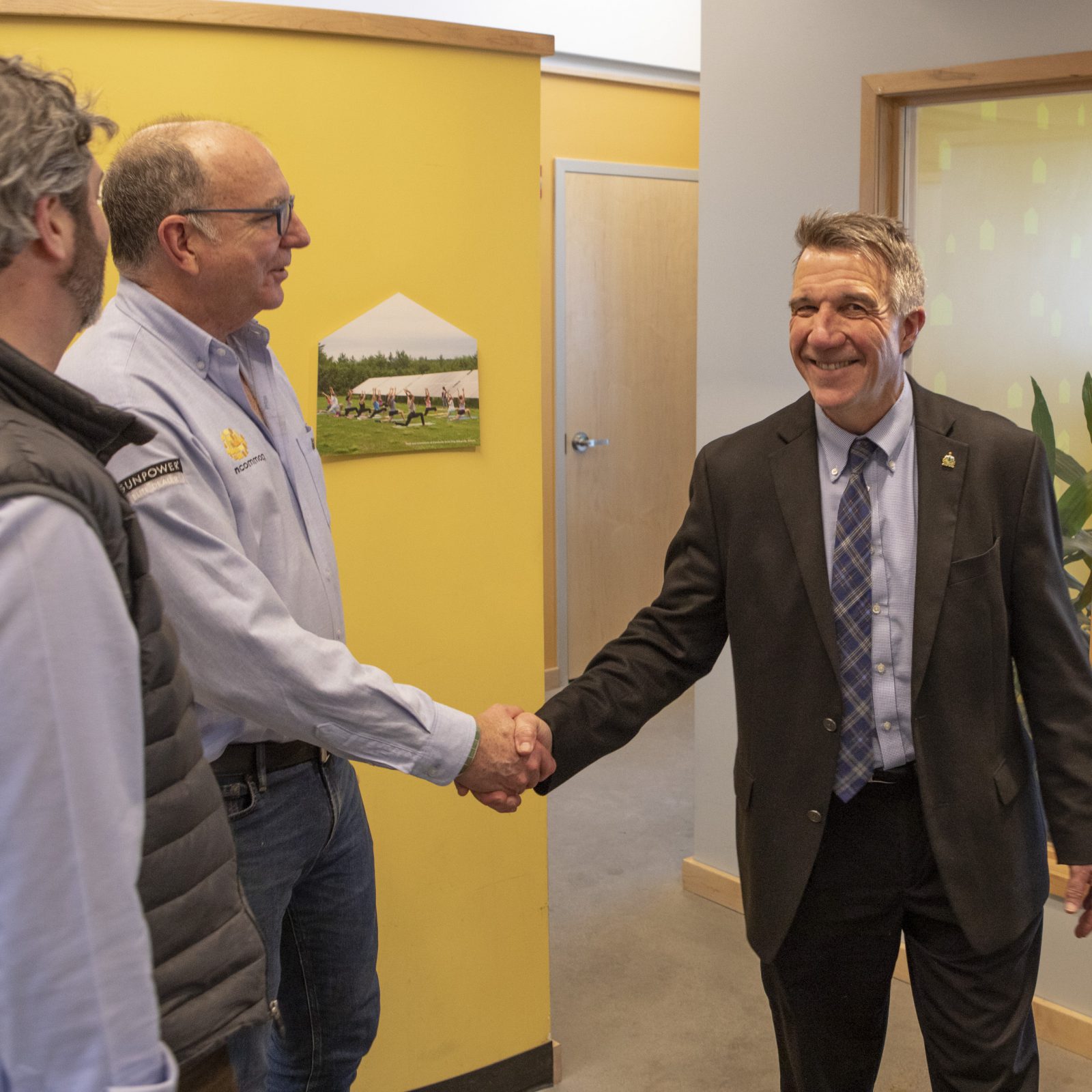 Phil Scott and Duane Peterson Shaking Hands at SunCommon