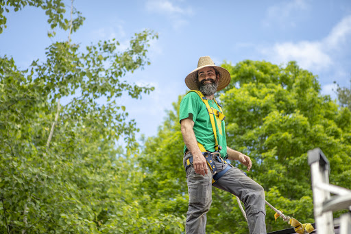 solar-installer-wearing-hat-for-sun-safety